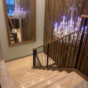 前撮りの際にも利用できるお洒落な階段です♪