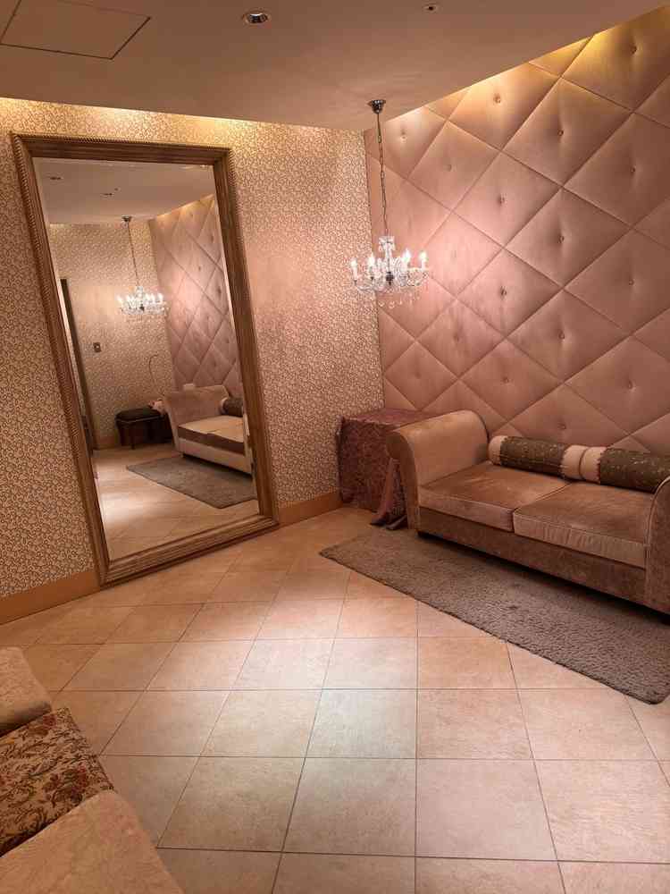 挙式前にゲストと合わないように、動線も配慮され待機スペースも綺麗だった。御手洗も完備されていた。