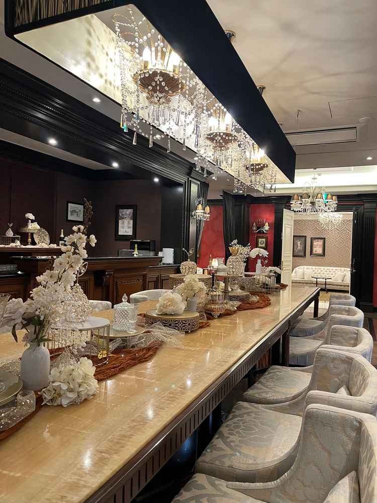 待合室の写真。広々としており、おしゃれなカフェのような雰囲気でした。