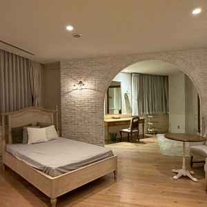 新郎新婦控室。とても広々としていて、記念の写真撮影もできるとのことでした。