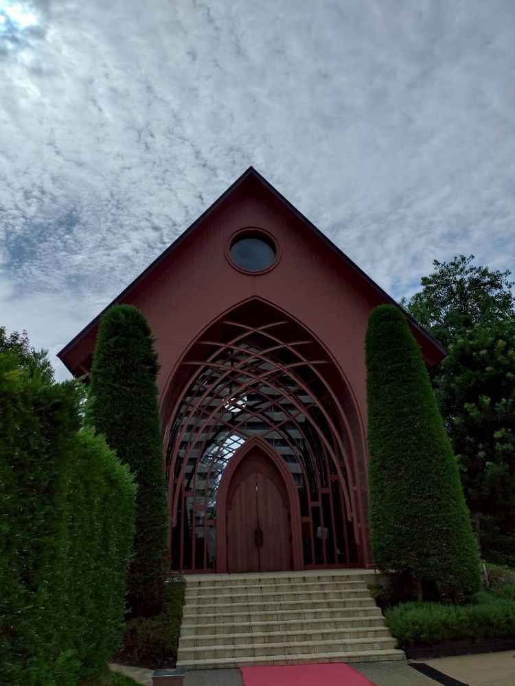 舞浜にあるとは思えない緑をたくさん感じられる素敵なチャペル