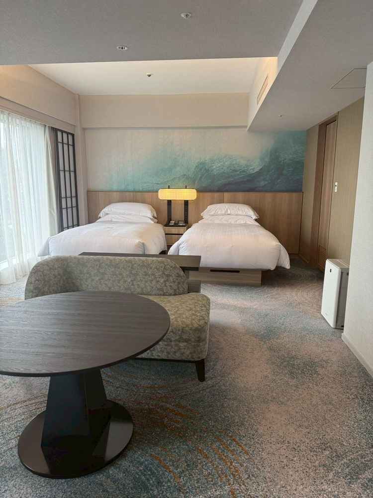 前泊時に宿泊予定のジュニアスイートルームです。広々としていて開放感あり素晴らしい部屋でした。