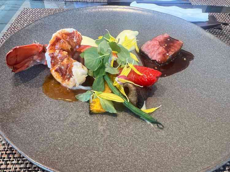 お料理の試食。メイン料理はオマール海老と阿智村の黒毛和牛。