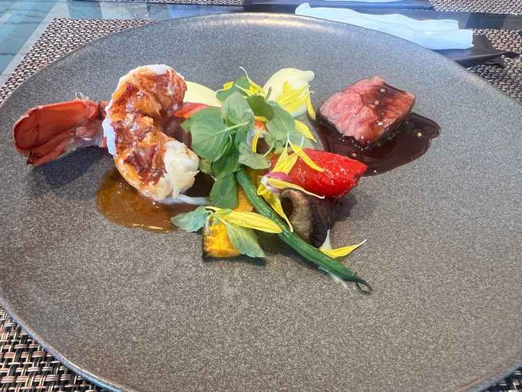 お料理の試食。メイン料理はオマール海老と阿智村の黒毛和牛。