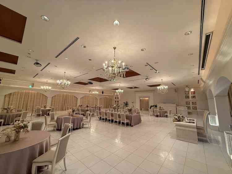 披露宴会場（セイシェル）も見せていただきました。こちらではマッピング演出ができるそうです。