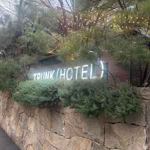 ホテル外観です。緑が多くおしゃれな雰囲気です。