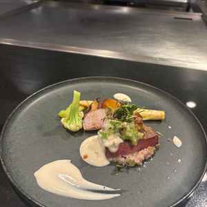 コース料理を振舞っていただきました。3会場見学行きましたが、1番美味しかったです！
