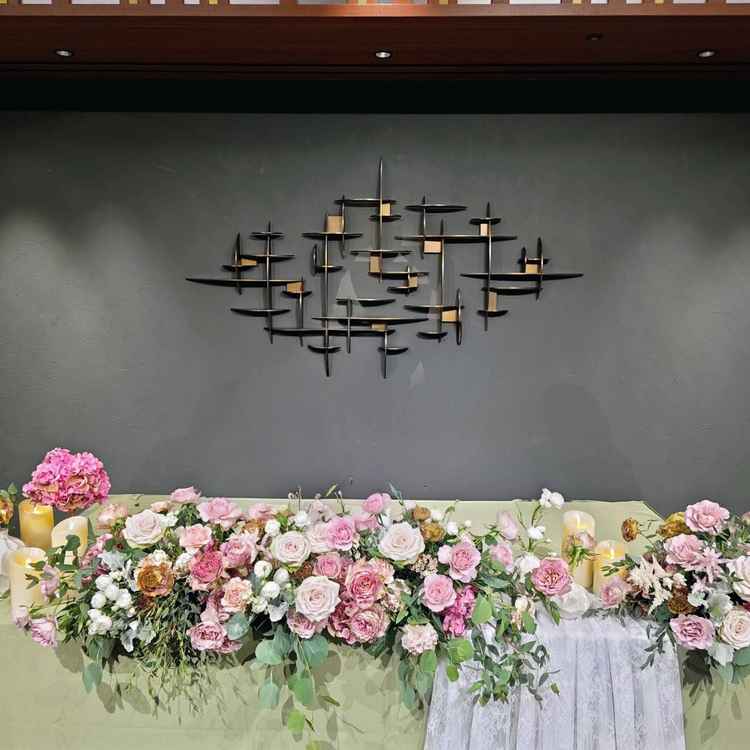 披露宴会場の新郎新婦が座る席