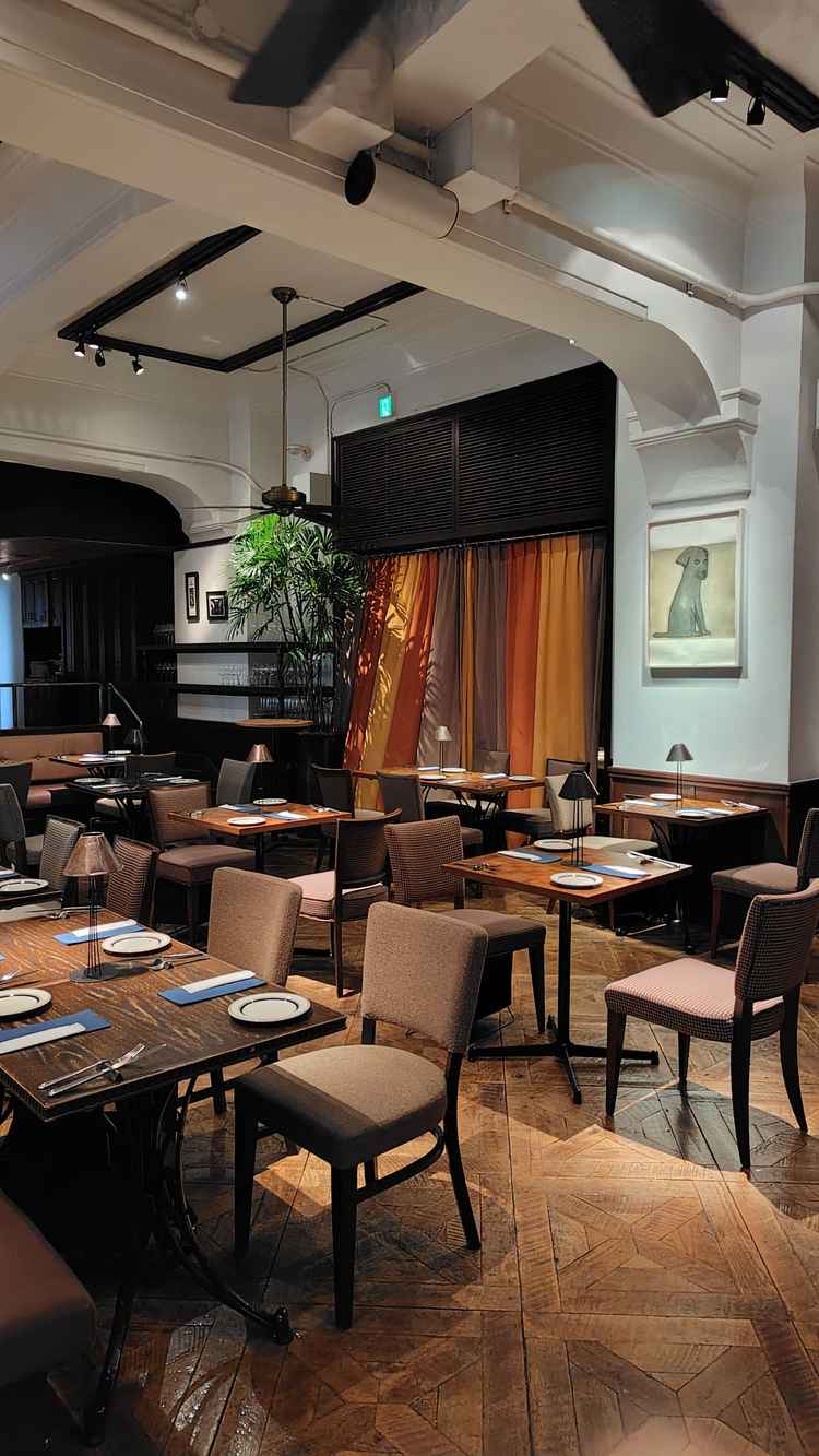 1階のレストラン。挙式当日は友人の待合スペース。