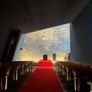 期待以上に素敵なチャペルでした。石壁の由来や、入り口での演出など、知るほどに魅力を感じました。