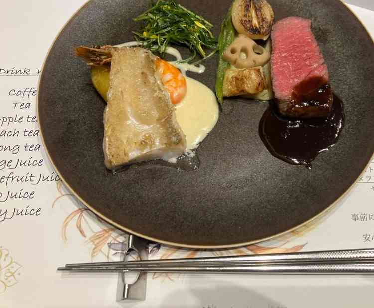 試食会のメイン料理の写真。お肉が柔らかく美味しかったです。