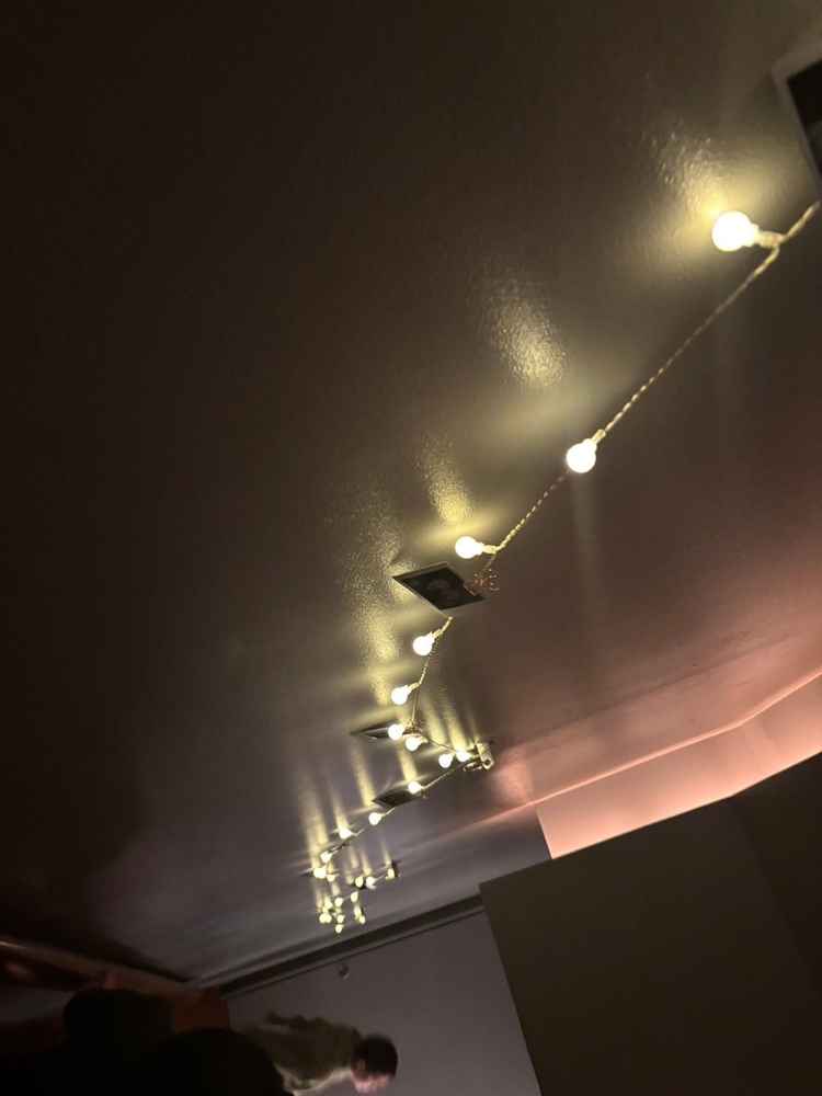 地下へと続く階段にも細かい装飾ができて可愛かったです。