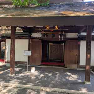 乃木會館から乃木神社に移動する際の門