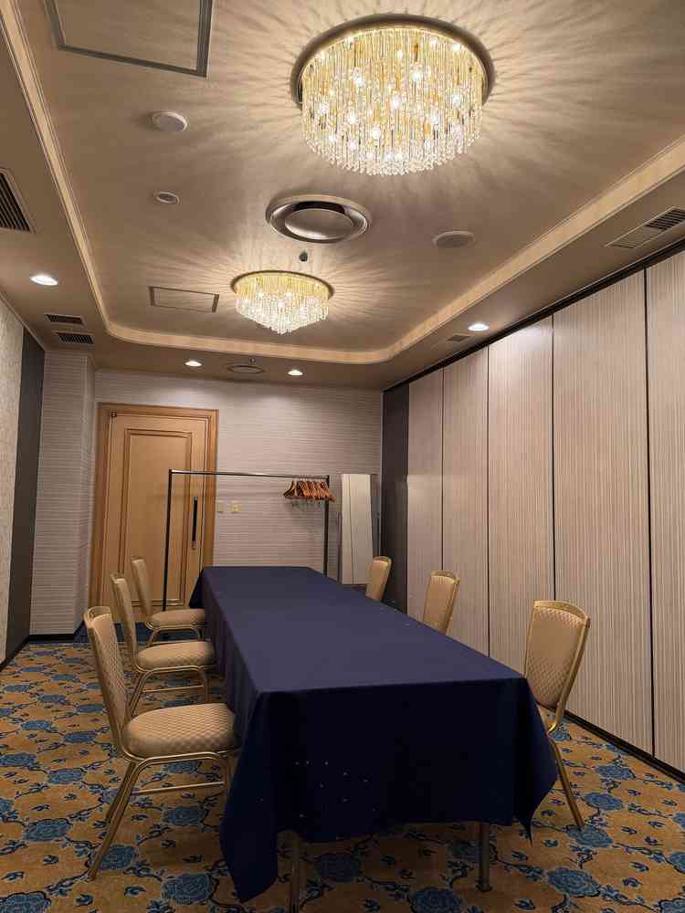 親族の控室の様子。仕切りを外したら両家がつながる間取りになっている。