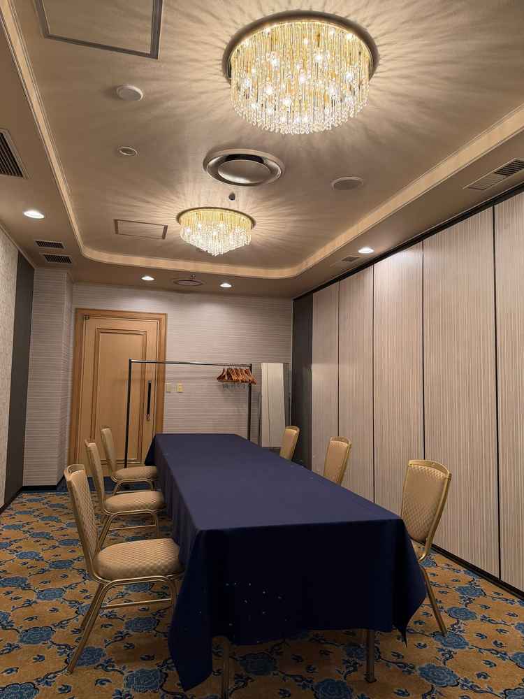 親族の控室の様子。仕切りを外したら両家がつながる間取りになっている。