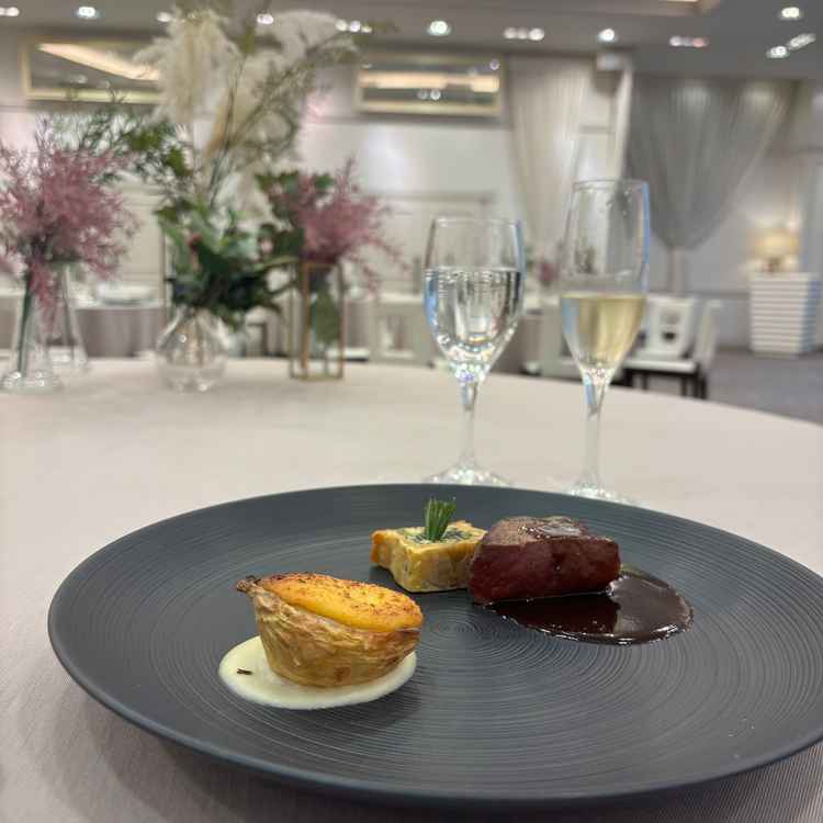 試食したメイン料理のお肉が柔らかくて美味しかったです。