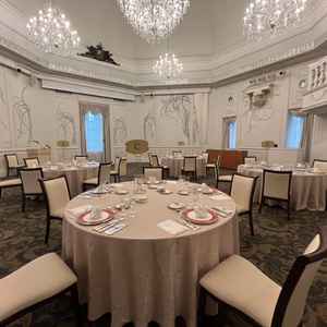 ホテルライクで少人数にも対応できる披露宴会場