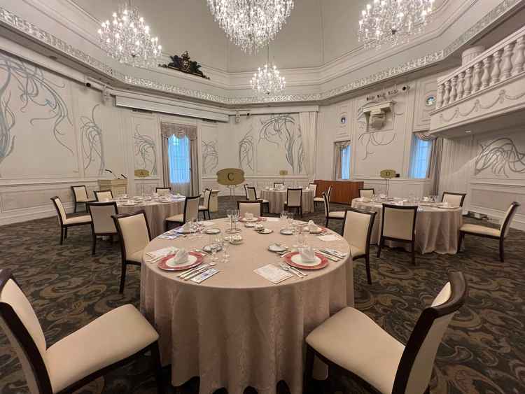 ホテルライクで少人数にも対応できる披露宴会場