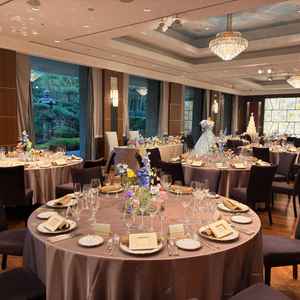 披露宴会場からも日本庭園が見えます