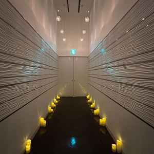 挙式場までの通路が、キャンドルロードになっていて。お腹の中にいるをイメージしたと言っていました。