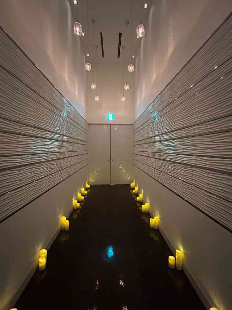 挙式場までの通路が、キャンドルロードになっていて。お腹の中にいるをイメージしたと言っていました。