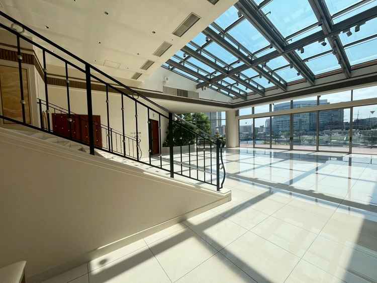 挙式後のフラワーシャワー階段