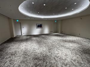少人数向けの披露宴会場。白を基調にした雰囲気でした。