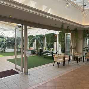 入り口からガーデンの様子