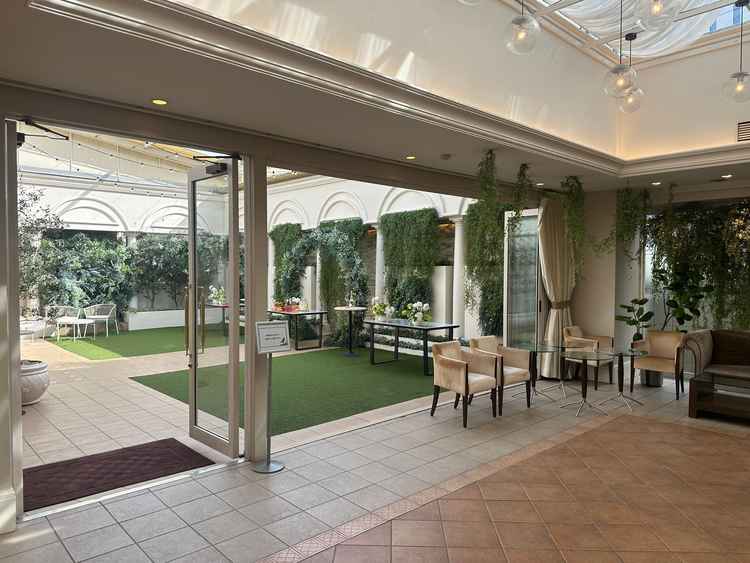 入り口からガーデンの様子