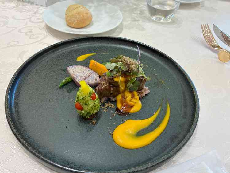 コース料理を試食させていただきました。前菜もお肉料理も全て美味しかったです。