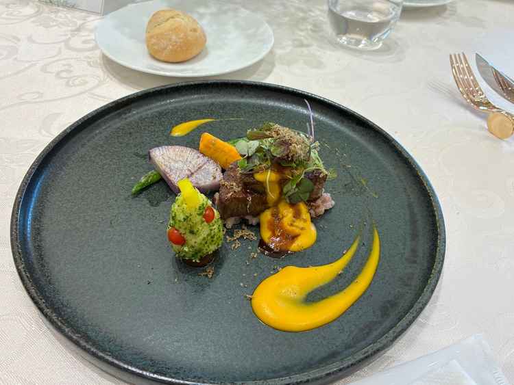 コース料理を試食させていただきました。前菜もお肉料理も全て美味しかったです。