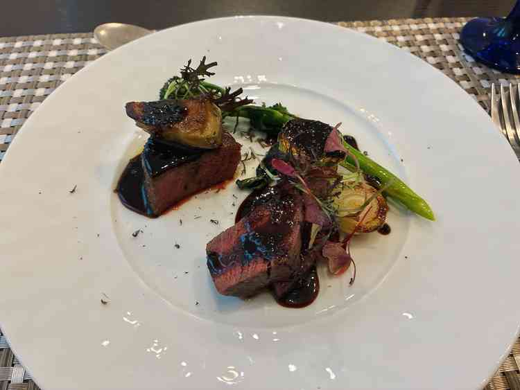 メインのお肉料理。柔らかくて、重くない