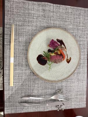 料理はワンプレートで黒毛和牛フィレ肉を試食させていただきました。お肉は食べやすく、美味しかったです。