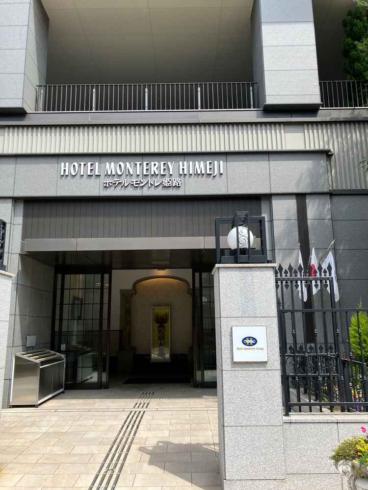 会場入り口。雨天時の雨除けは無しでした