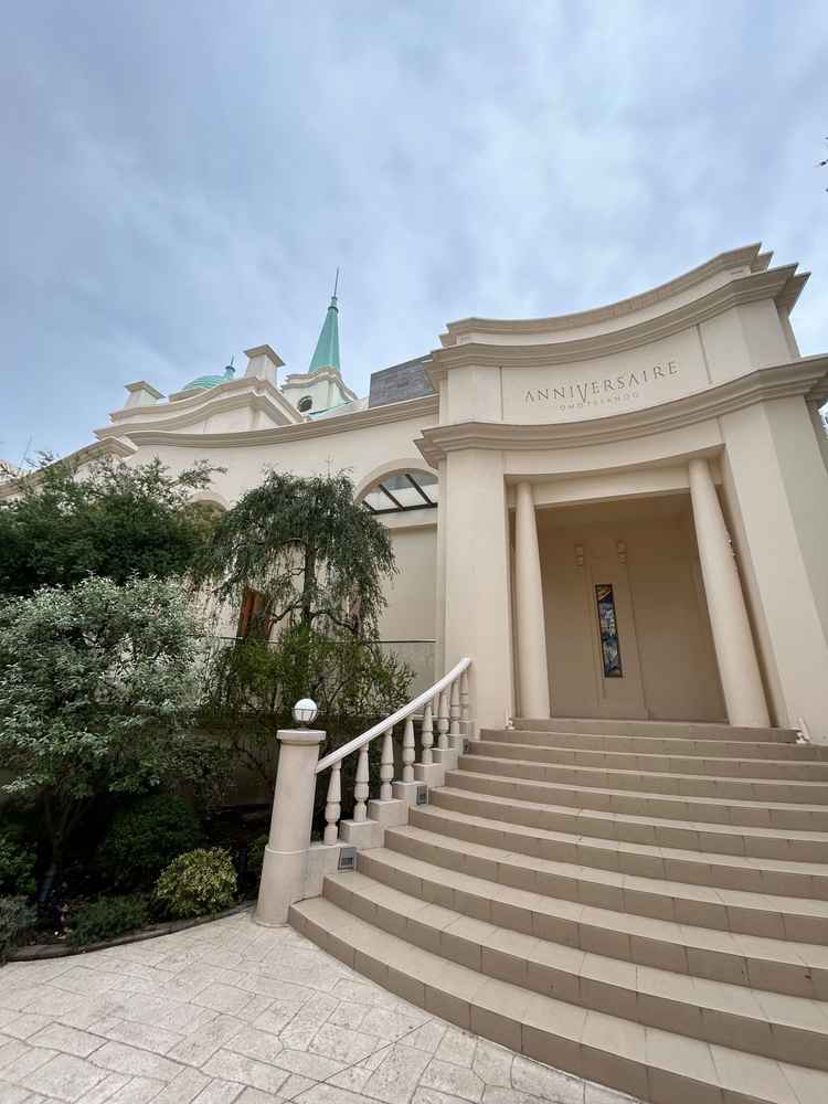 大都会の中に立派な教会が建っていて迫力があり、感動的でした。