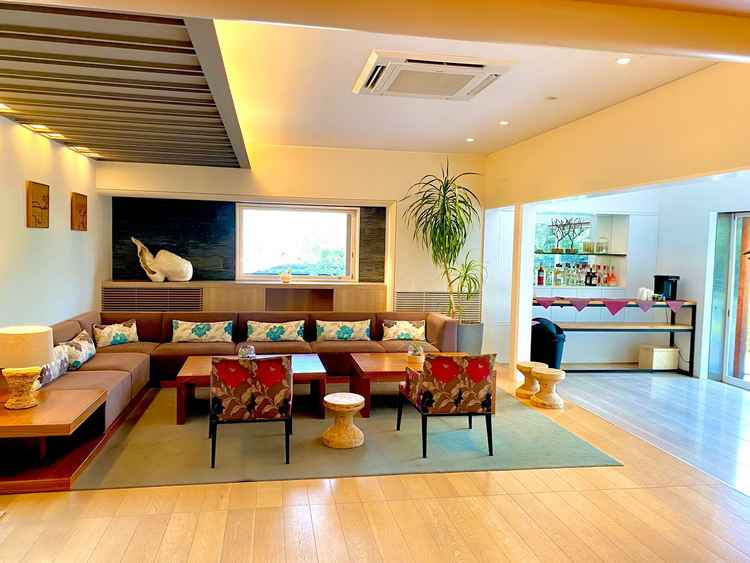 ゲストが待つ場所で、飲み物も振る舞ってくださる場所です。