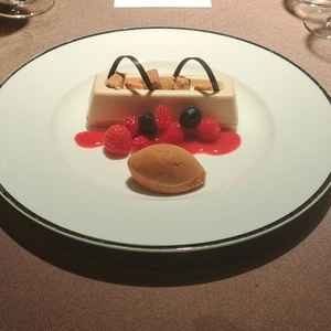 試食でいただいたケーキです。こちらもお肉同様フルサイズで、大満足でした。