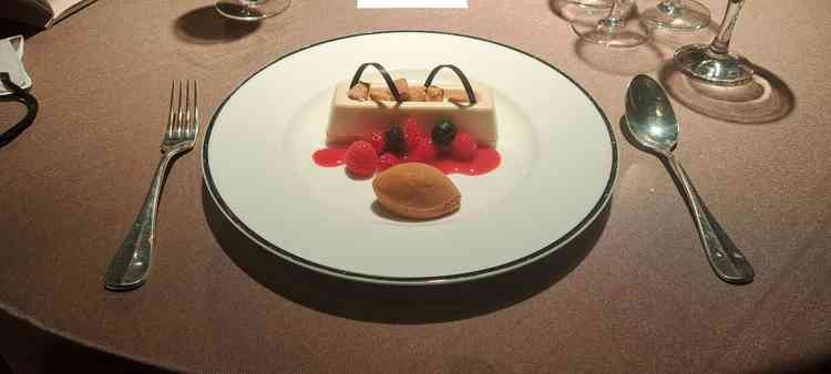 試食でいただいたケーキです。こちらもお肉同様フルサイズで、大満足でした。