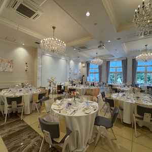 披露宴会場です。フランス系の雰囲気でした。コンパクトで参列者との距離が近いのが印象的でした。