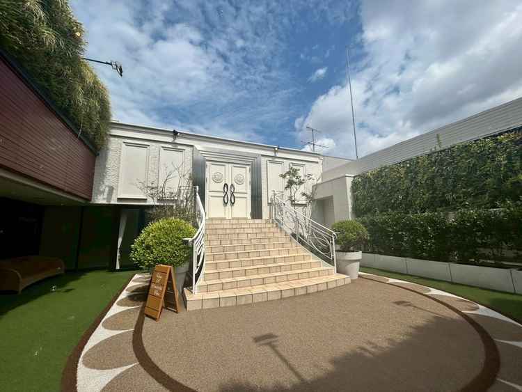 挙式会場付近のガーデン。9Fの式場から外にガーデンがありサプライズ性がある