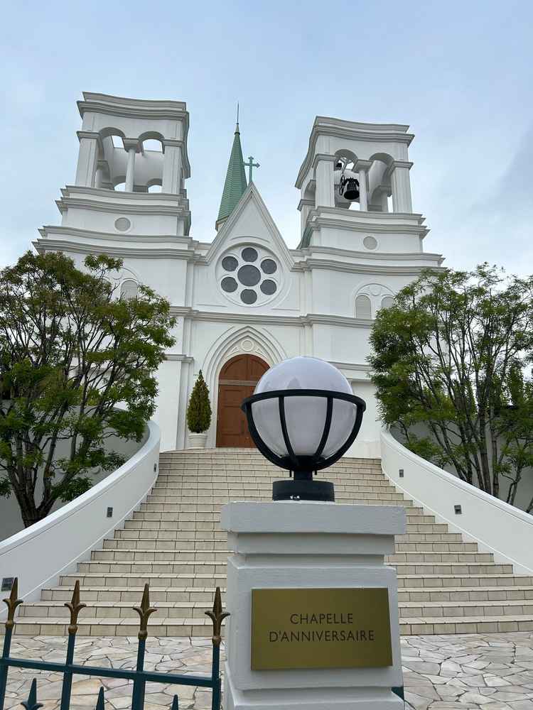 フラワーシャワーやランタン上げのできる大階段