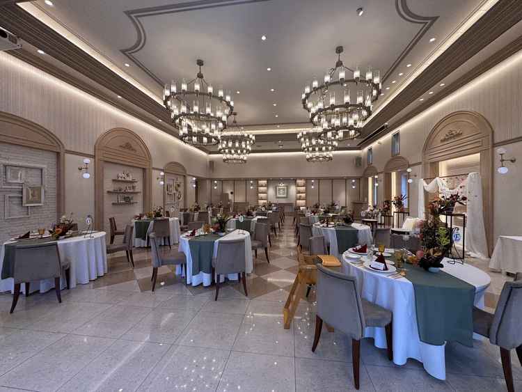 三種類あるうちの、一番収容人数が大きい披露宴会場。だだっ広くはないが、狭すぎる感じもなかった。