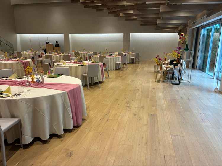 披露宴会場白っぽいイメージ