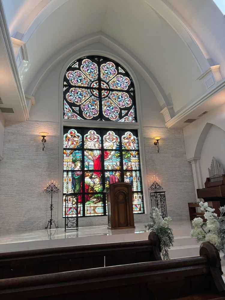 チャペルです。ステンドグラスが本当に綺麗で圧巻でした。