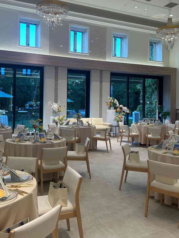 披露宴会場②最近リニューアルされたばかりの新しい会場です。ナチュラルで洗練された空間です！