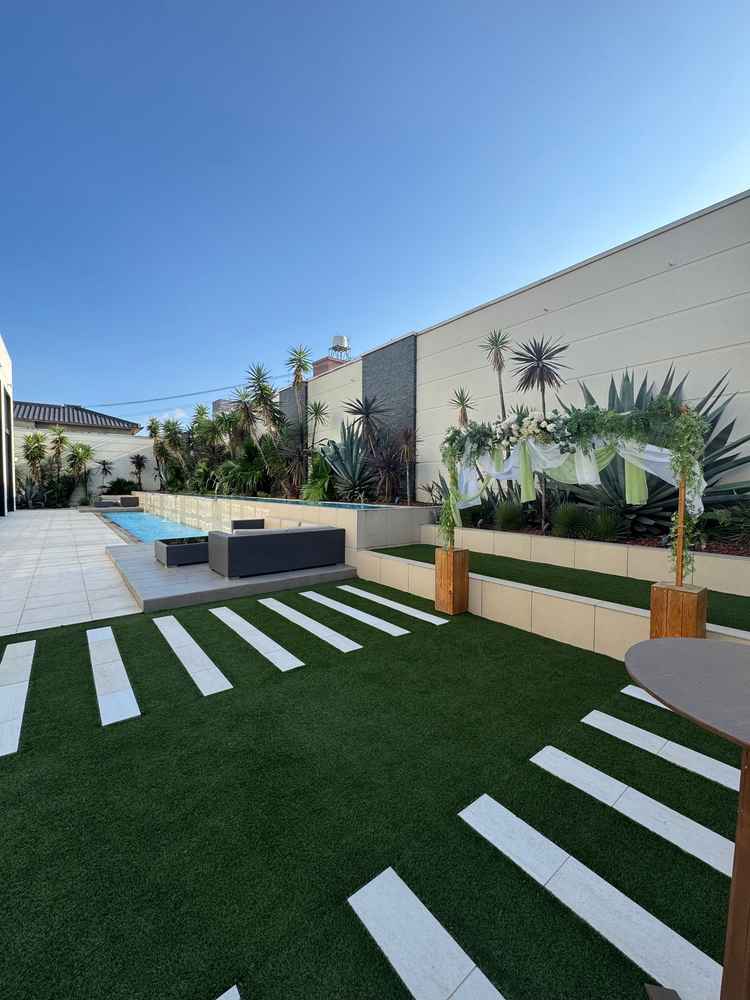 ガーデンです。フラワーシャワーやブーケトスができます。2階からゲストに向けてお菓子まきもできます