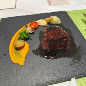 試食のお料理ですが、お肉も柔らかく、ソースの味も良かったのでまた食べたいと思える。見た目も綺麗。