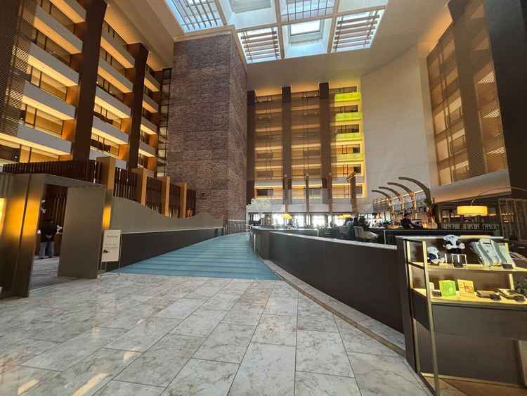 ホテルのロビーの写真。ここで写真を撮影することができるそうです。