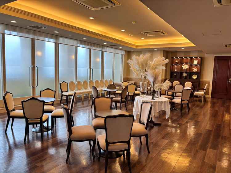 親族の待合場所。ゆったりと余裕のある空間で、式前の緊張をほぐせそうに感じました。