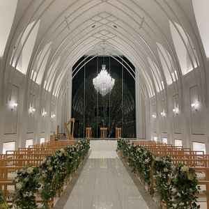 時間帯は17時くらいのチャペルになります。暗くてもとてもキレイでした。